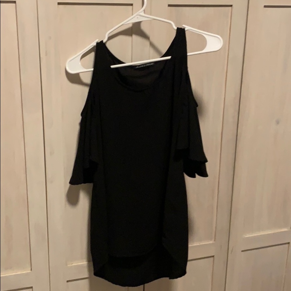 Shoulder cutout top